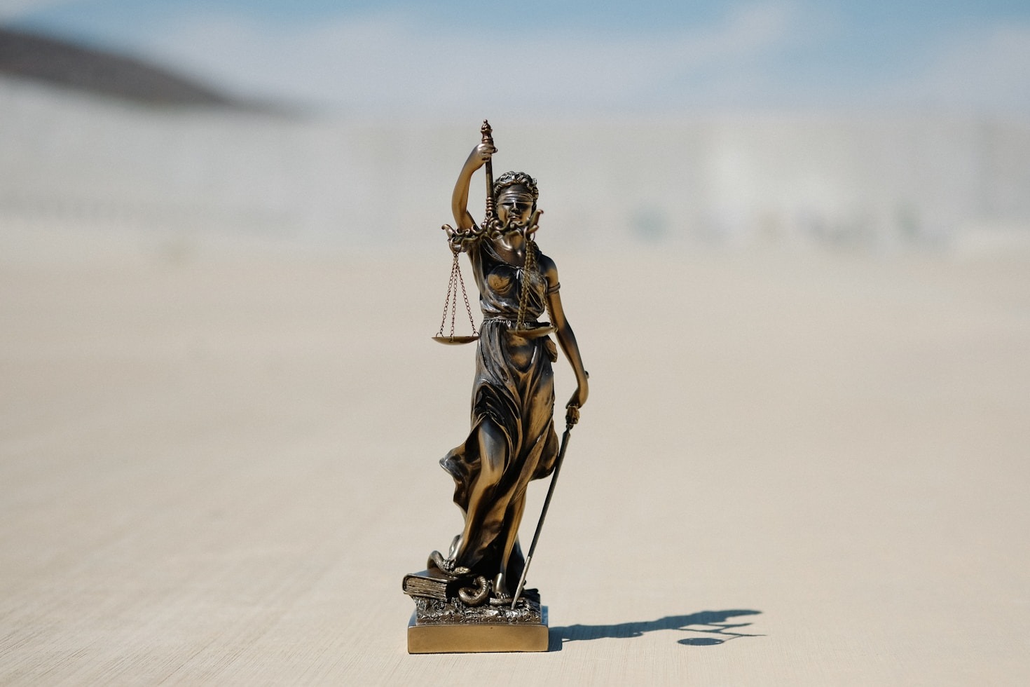 Restaurer l&rsquo;Équilibre entre Droit et Intérêt National